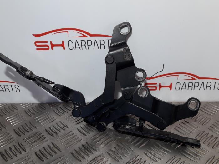 Charnière capot d'un BMW 1-Serie, Autos : Pièces & Accessoires, Autres pièces automobiles, BMW, Utilisé, 3 mois de garantie, Enlèvement ou Envoi