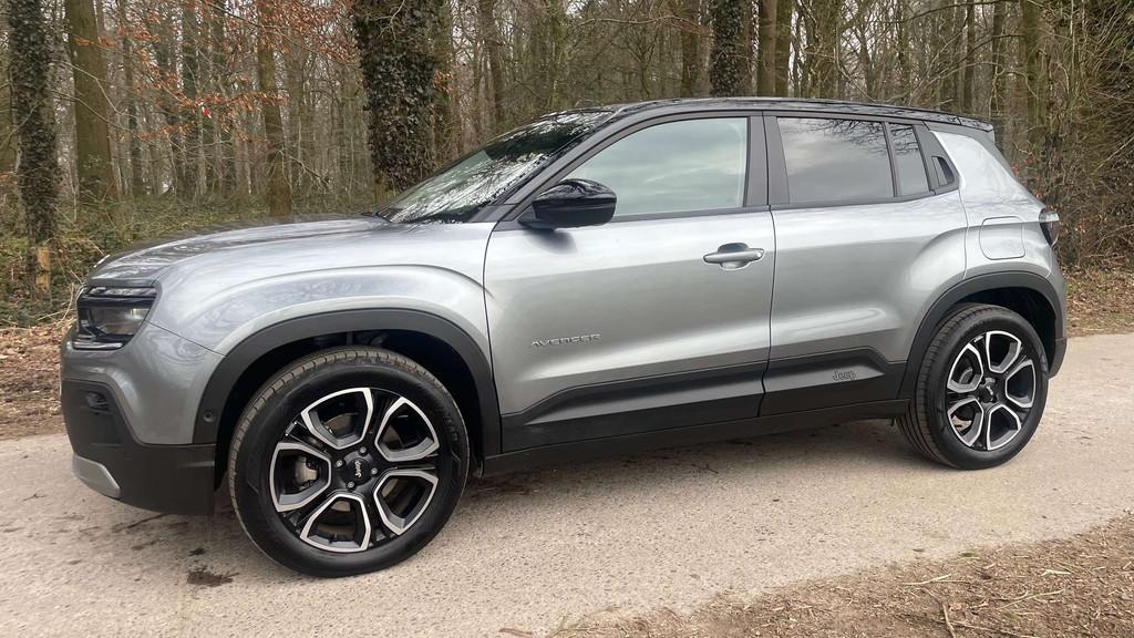 Jeep Avenger e-Avenger 54 kWh Summit neuve 10 km Prix tvac, Autos, Argent ou Gris, Achat, https://public.car-pass.be/vhr/ef0fcb1e-af0e-48c4-a81e-91abecd478f9