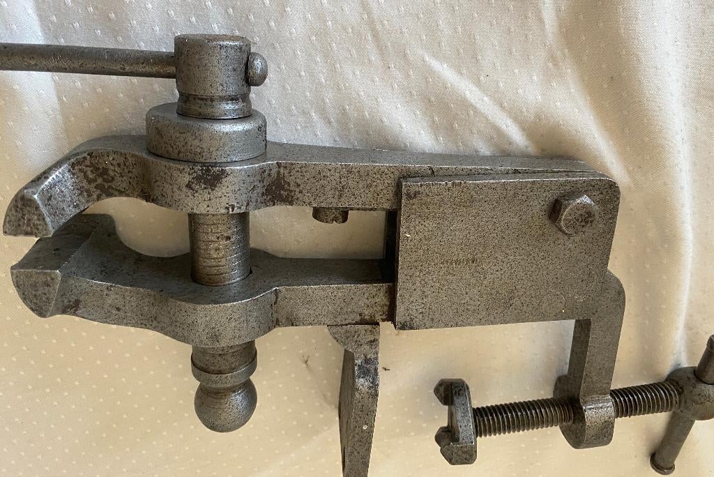 Antieke gietijzeren bankschroef voor juweliers/horlogemakers, Ophalen of Verzenden, Gebruikt, Bankschroef