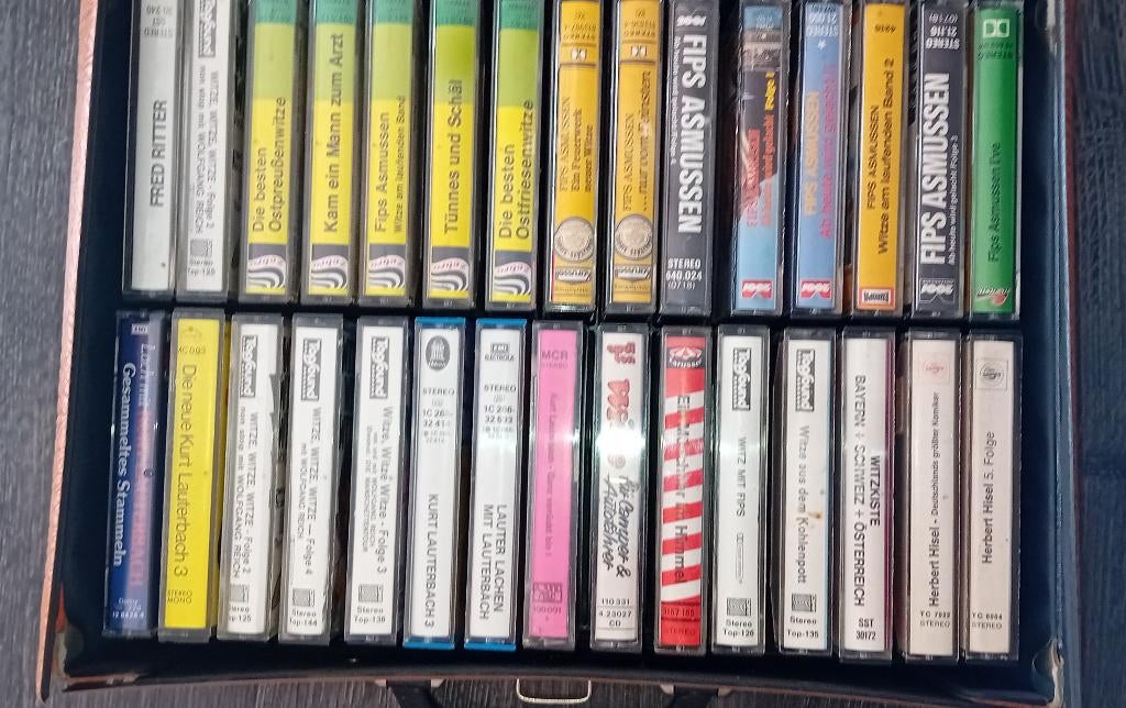 30 cassettes audio de comiques Allemand vintage, 26 cassettes audio ou plus, Originale, Avec boîte de rangement, étagère ou coffret