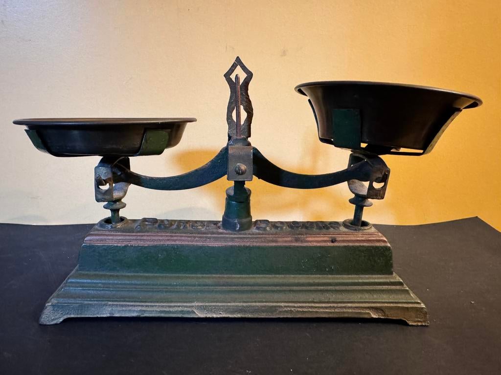 Antiek Frans groen weegschaaltje, Antiek en Kunst, Antiek | Gereedschap en Instrumenten, Ophalen of Verzenden