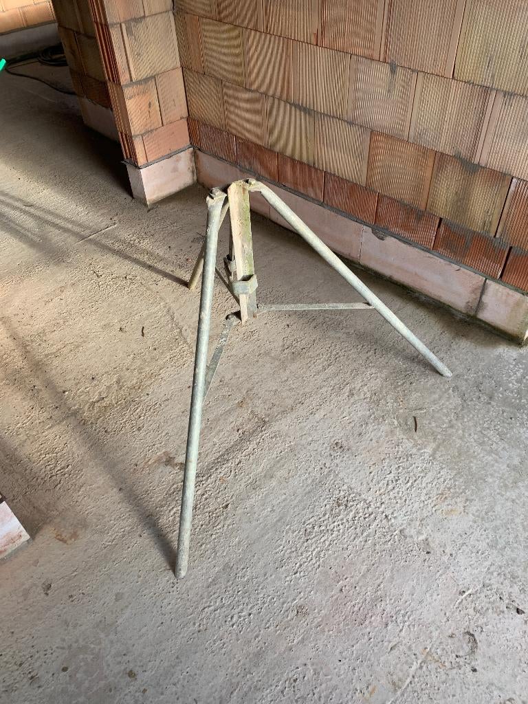 Driepikkel - driepoot - schoorklemmen - schoorsteunen, Enlèvement, Utilisé