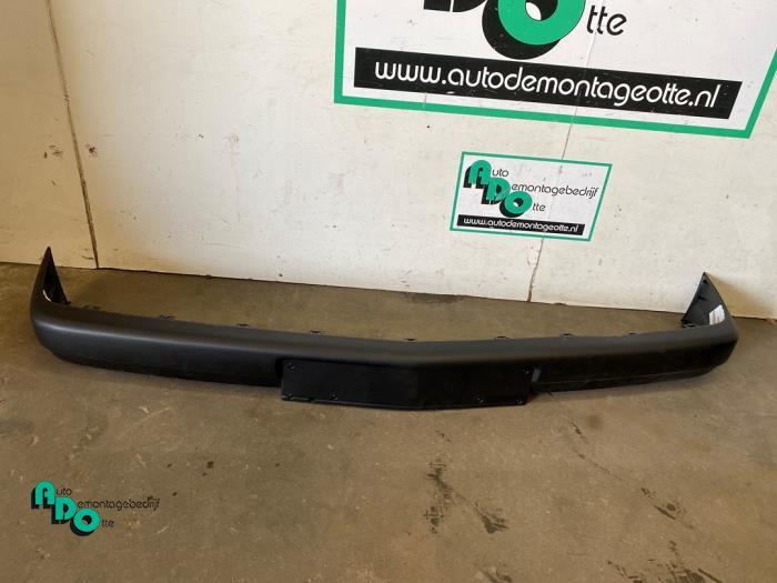 Pare-chocs avant d'un Mercedes 190E/D (190E/D 82-), 3 mois de garantie, Utilisé, -, -