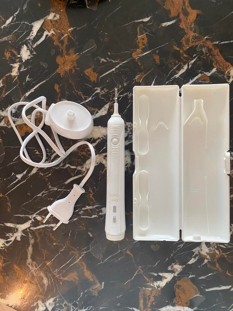Brosse à dents électrique Braun Oral-B — 10€, Electroménager, Équipement de Soins personnels, Utilisé, Hygiène bucco-dentaire