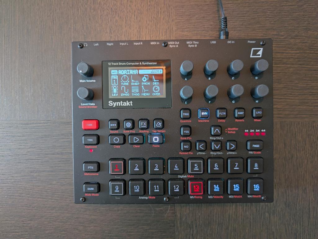 Elektron Syntakt 1.40 + Decksaver, Muziek en Instrumenten, Synthesizers, Zo goed als nieuw, Overige aantallen, Overige merken