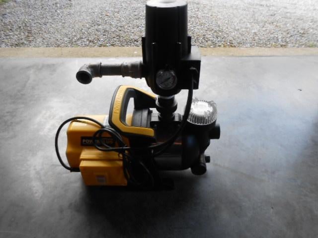 Hydrofoorpomp Powerplus 1200W, Tuin en Terras, Ophalen, Zo goed als nieuw, Hydrofoorpomp