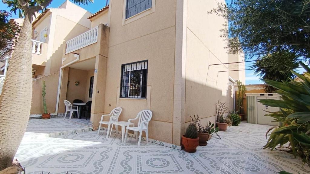 Bungalow 2 chambres à Torrevieja, Torrevieja, Ville, Maison d'habitation, 47 m²