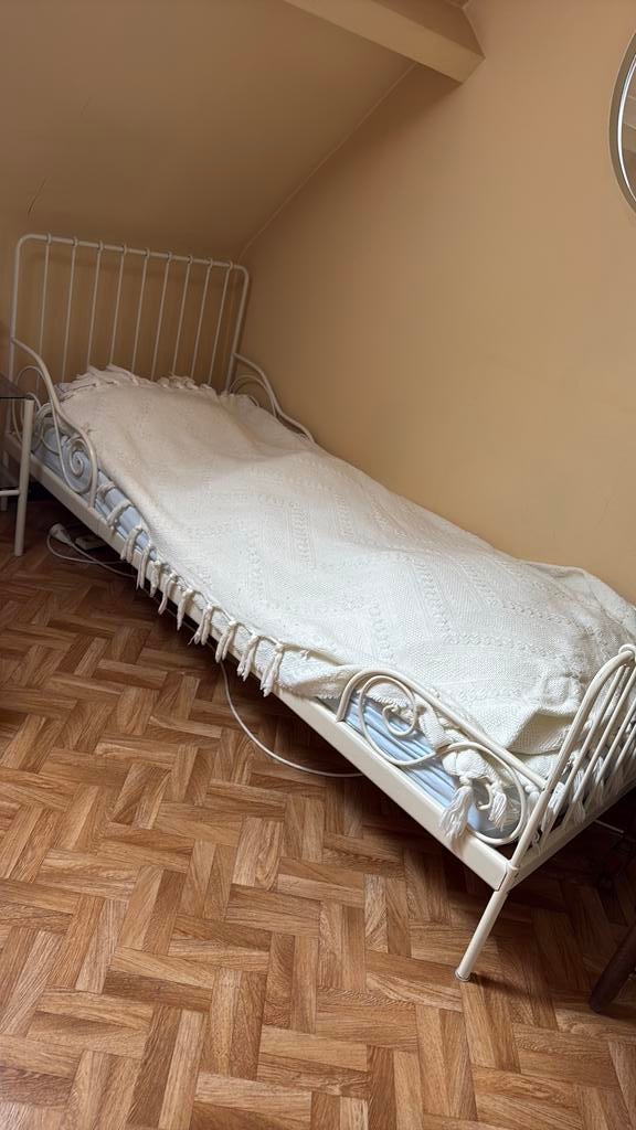 Ikea metalen eenpersoonsbed inclusief matras, Huis en Inrichting, Slaapkamer | Bedden, Ophalen, Gebruikt
