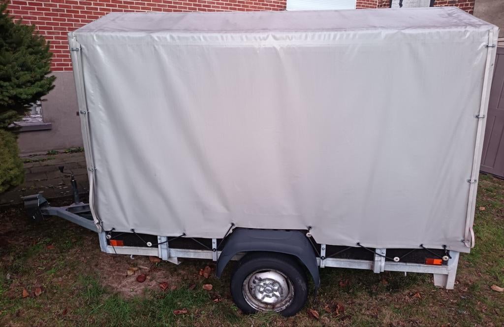 Aanhangwagen met dekzeil