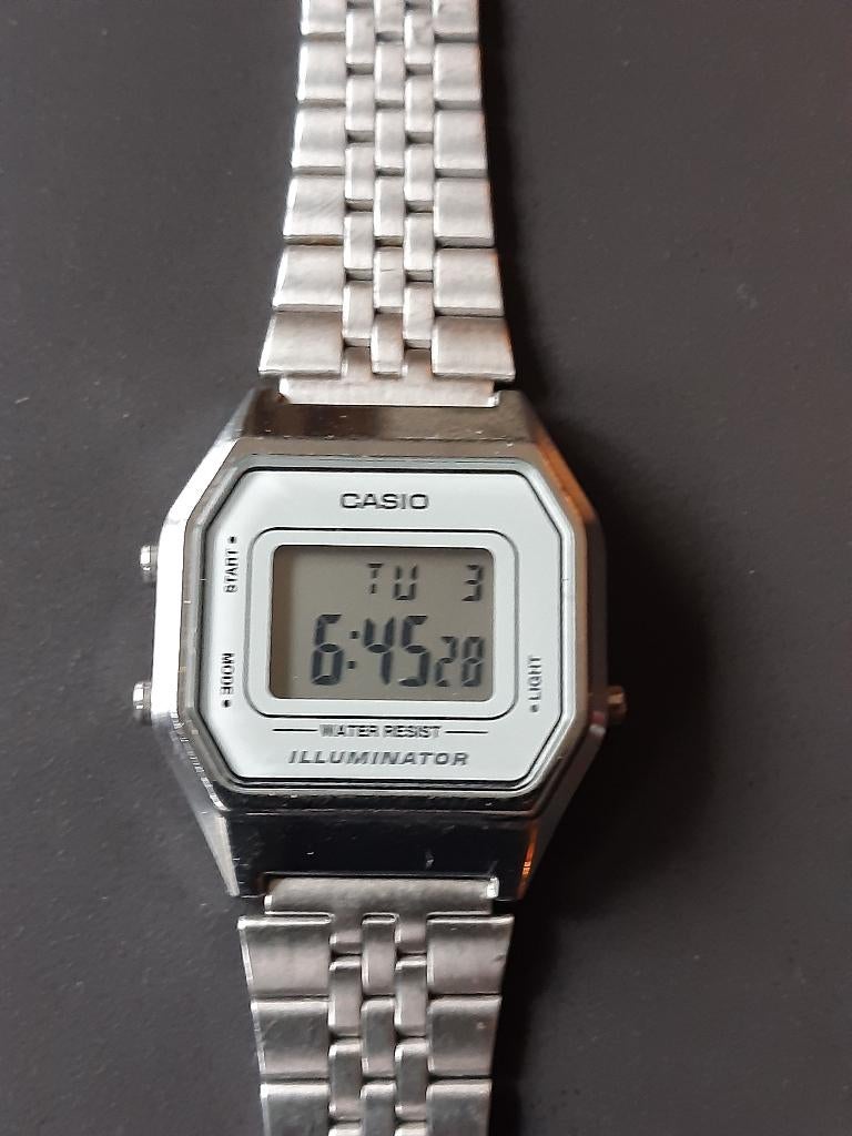 dames horloge CASIO in perfecte staat ,, Handtassen en Accessoires, Ophalen of Verzenden, Zo goed als nieuw, Staal, Staal