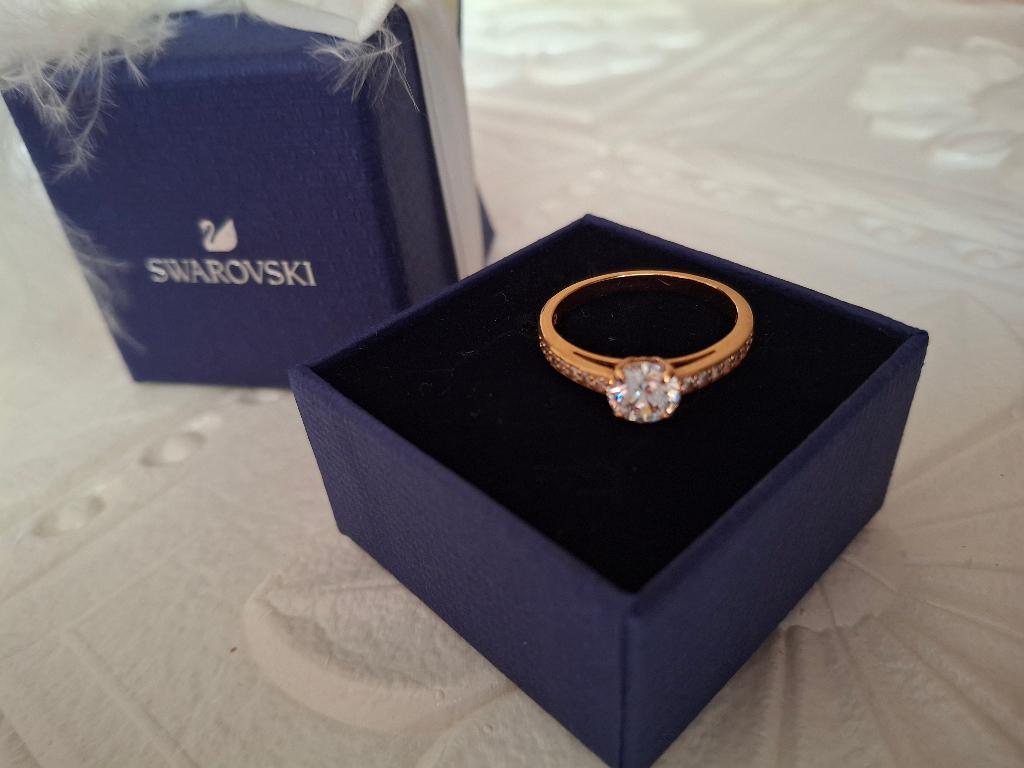 Swarovski ring NIEUW helft van de prijs, Ophalen, Nieuw