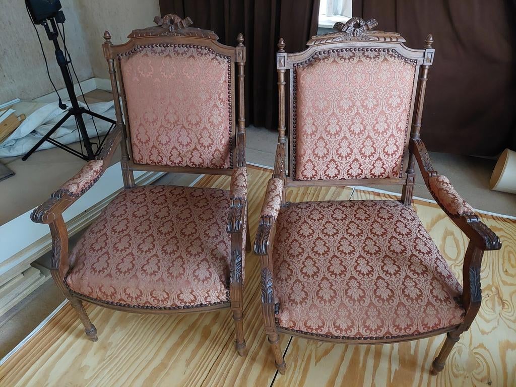 Twee armstoelen te restaureren, Antiek en Kunst, Antiek | Meubels | Stoelen en Sofa's, Ophalen