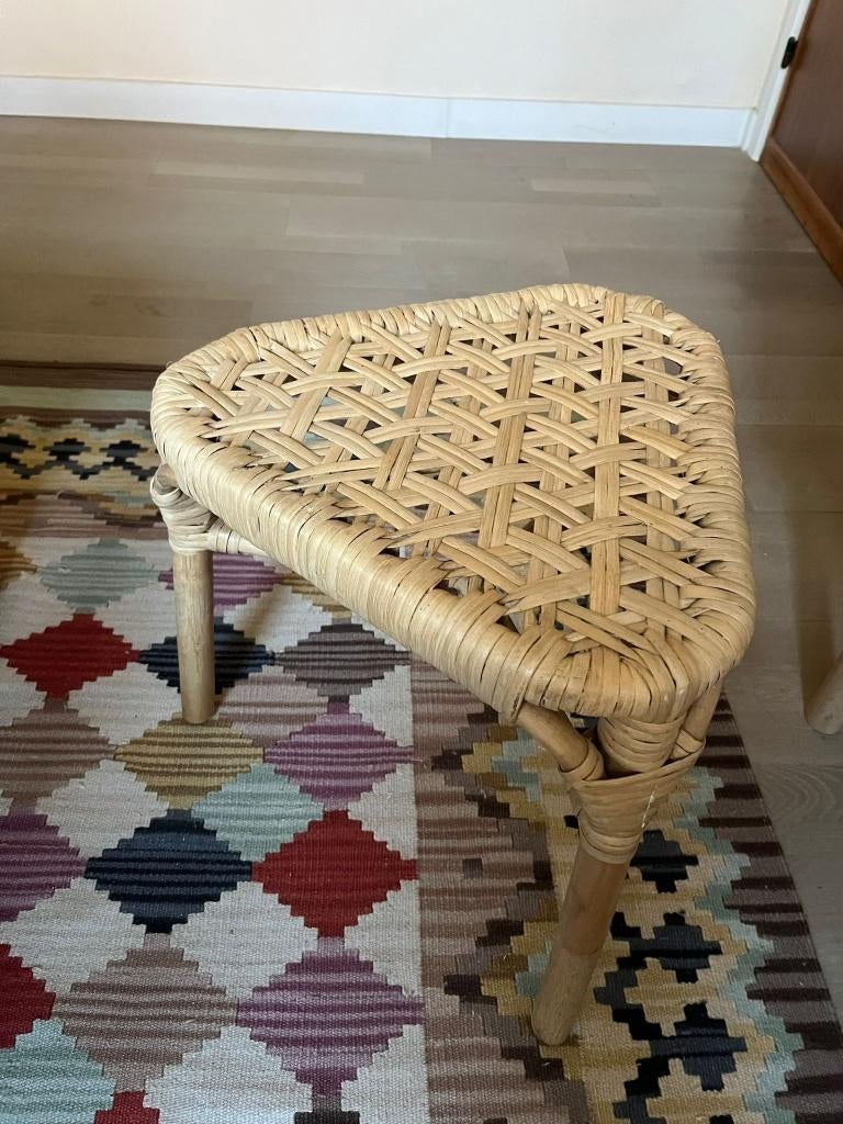 IKEA TÄNKVÄRD bamboe en rieten kruk, Huis en Inrichting, Barkrukken, Ophalen, Gebruikt, Hout, 1 kruk
