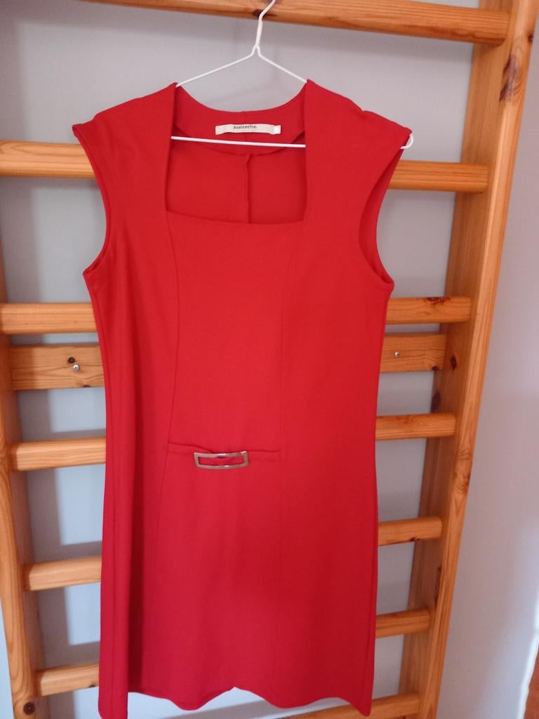 Rood kleed Avalanche maat 40, Kleding | Dames, Jurken, Ophalen of Verzenden, Maat 38/40 (M), Rood