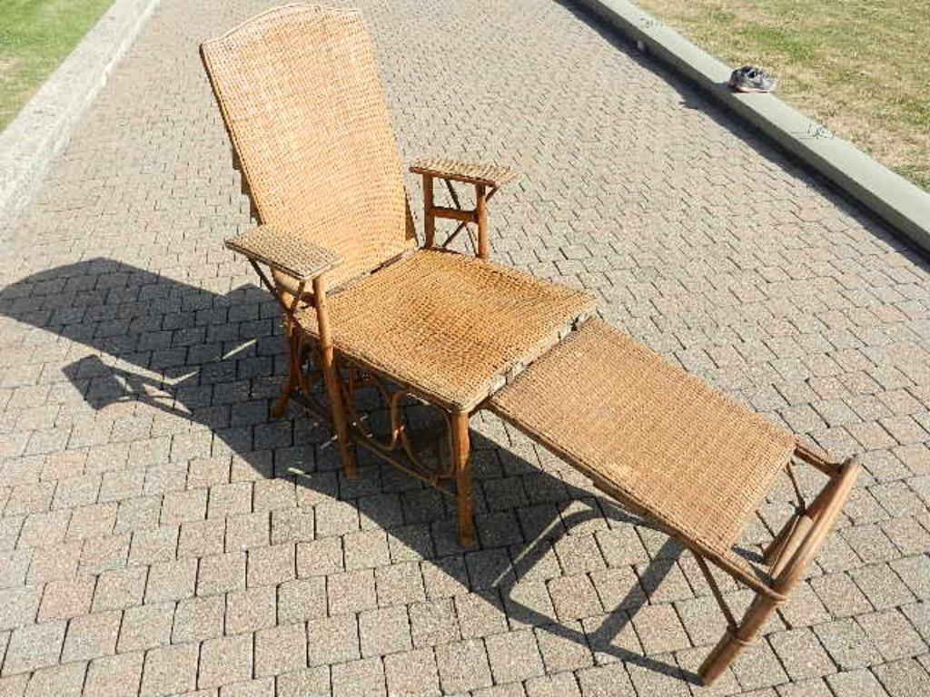 Ancien transat / chaise longue en rotin bel objet de déco, Enlèvement