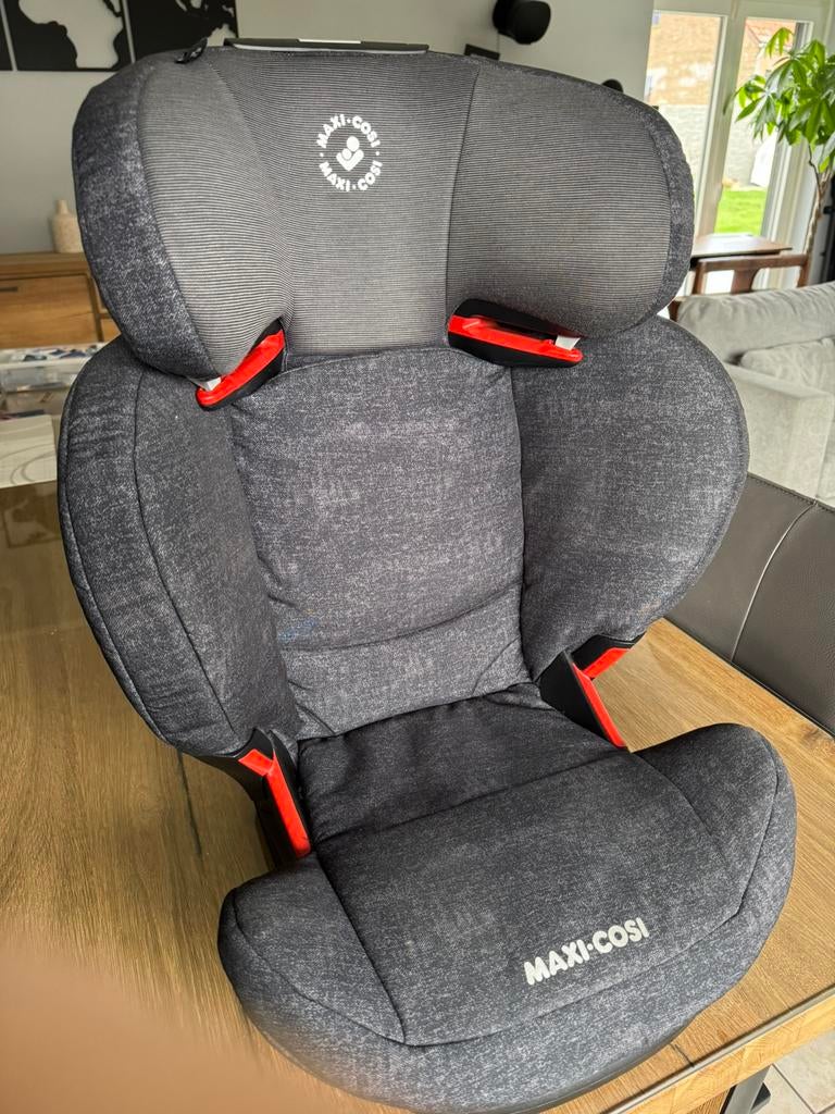 Réhausseurs Maxi-Cosi RodiFix AirProtect 15/36kg (3,5/12ans), Dossier réglable, Enlèvement, Isofix, Maxi-Cosi