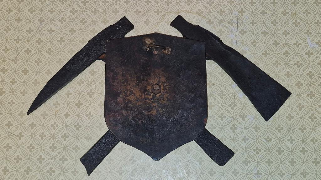 Hangend smeedijzeren embleem voor dakwerkers, Ophalen of Verzenden, Zo goed als nieuw, Overige typen