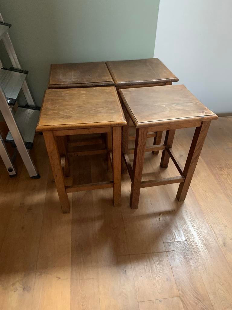 4 of 6 eiken stoeltjes krukjes 50 cm hoog 30 x 30 zi, Enlèvement ou Envoi