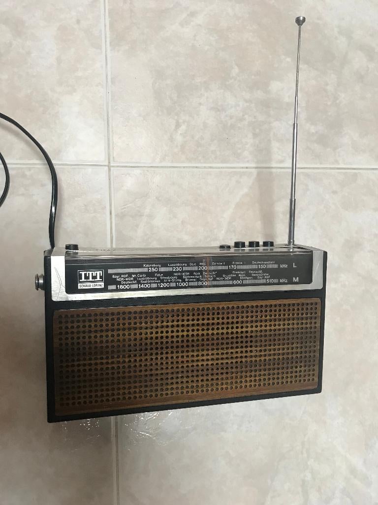Oude werkende ITT_ Schoub -Lorenz  radio van de  jaren 60, Ophalen