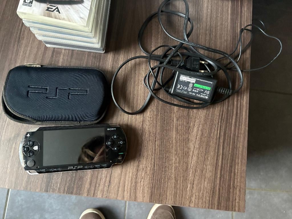 PSP‑1004 + accessoires + jeux – Très bon état, Consoles de jeu & Jeux vidéo, Autres modèles, Enlèvement, Utilisé, Avec jeux