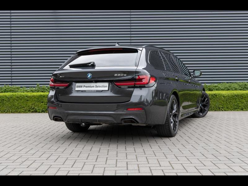 BMW Serie 5 530 30e xDrive Touring/M-Sport, Autos, BMW, 216 kW, Noir, Break, Automatique