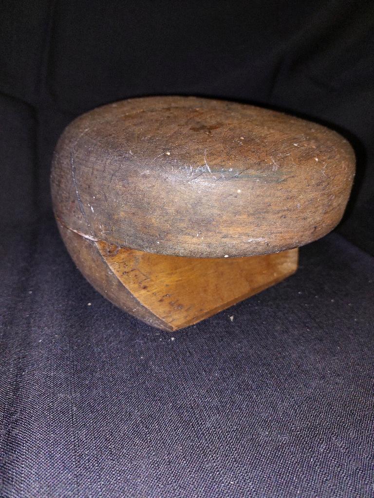 ancienne forme a chapeau  + 4 casquettes vintage etat neuf, Antiquités & Art, Enlèvement ou Envoi