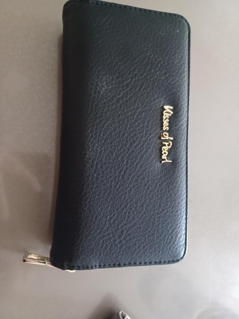 Kisses of pearl, Enlèvement ou Envoi