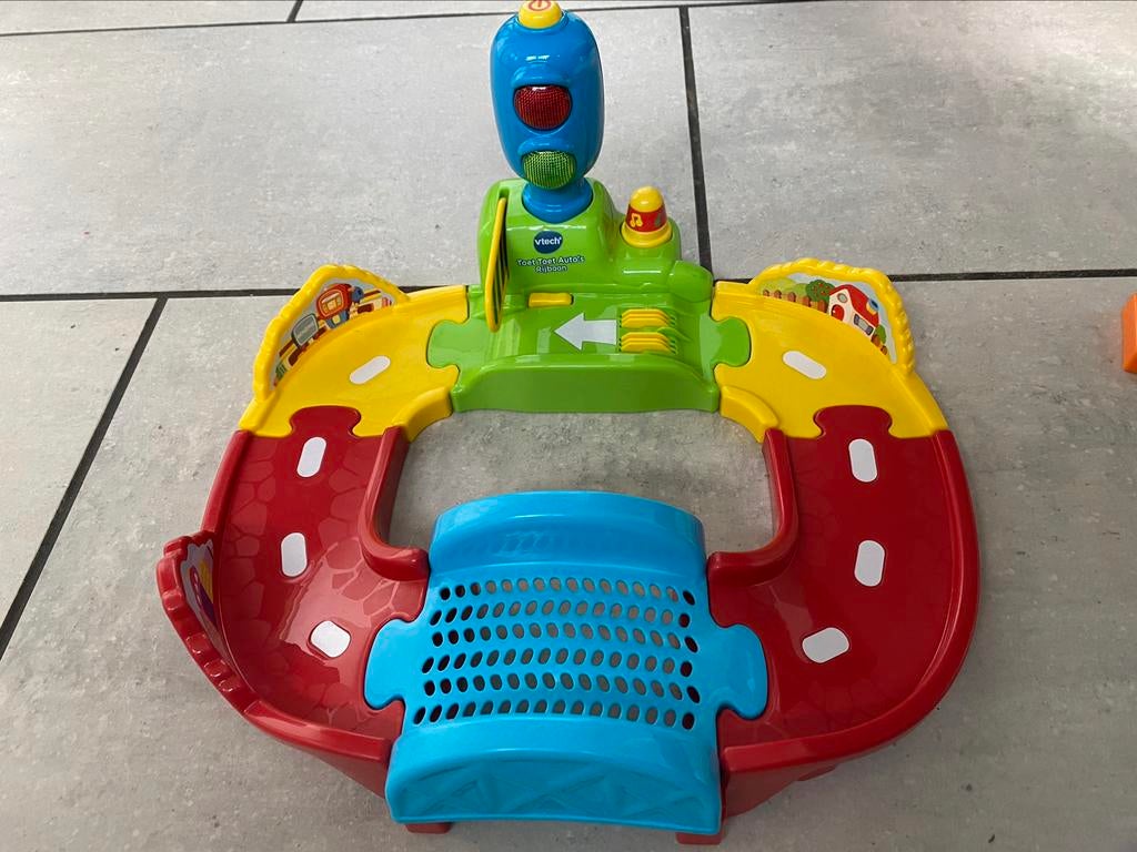 V tech rijbaan met verkeerslicht en brug, Ophalen of Verzenden, Zo goed als nieuw