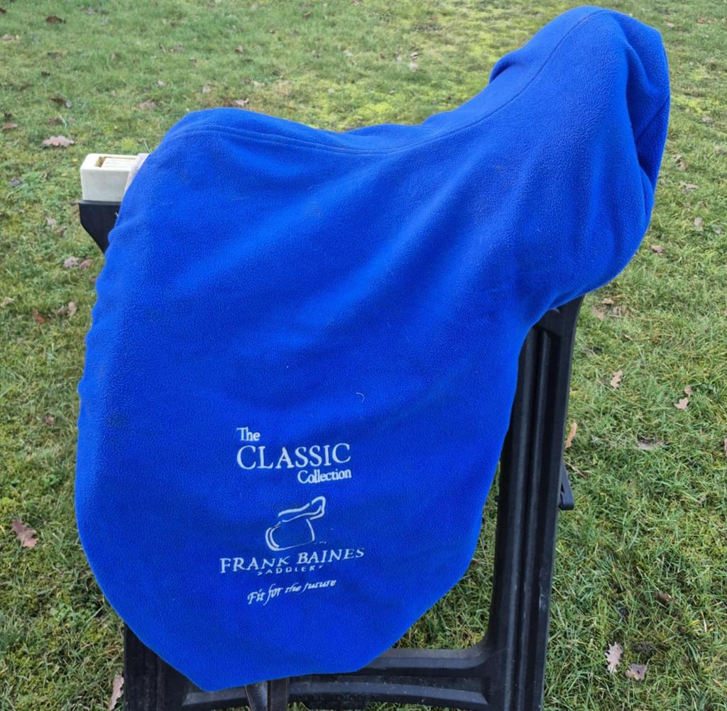 Dressuurzadel 17,5 ich donker bruin, Dieren en Toebehoren, Ophalen, Gebruikt, Dressuur