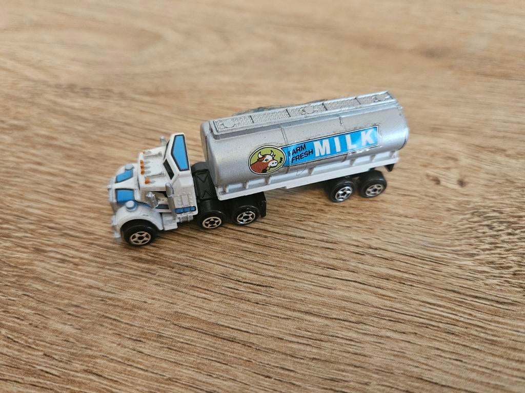 Micro Machines Farm Fresh Milk Dave's Dairy Semi Truck, Kinderen en Baby's, Ophalen of Verzenden, Zo goed als nieuw