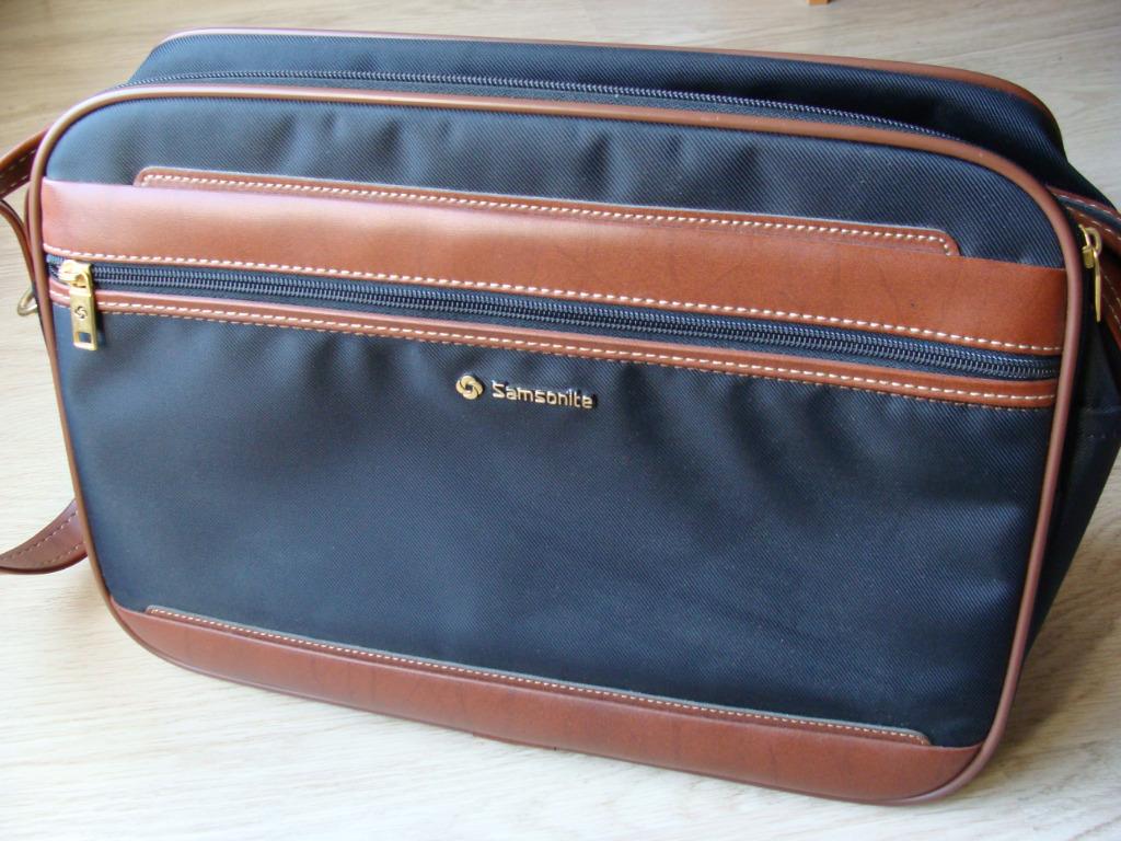 Samsonite schoudertas met zijopbergvak voor laptop ect..., Computers en Software, Laptoptassen, Ophalen of Verzenden, Nieuw, Schoudertas