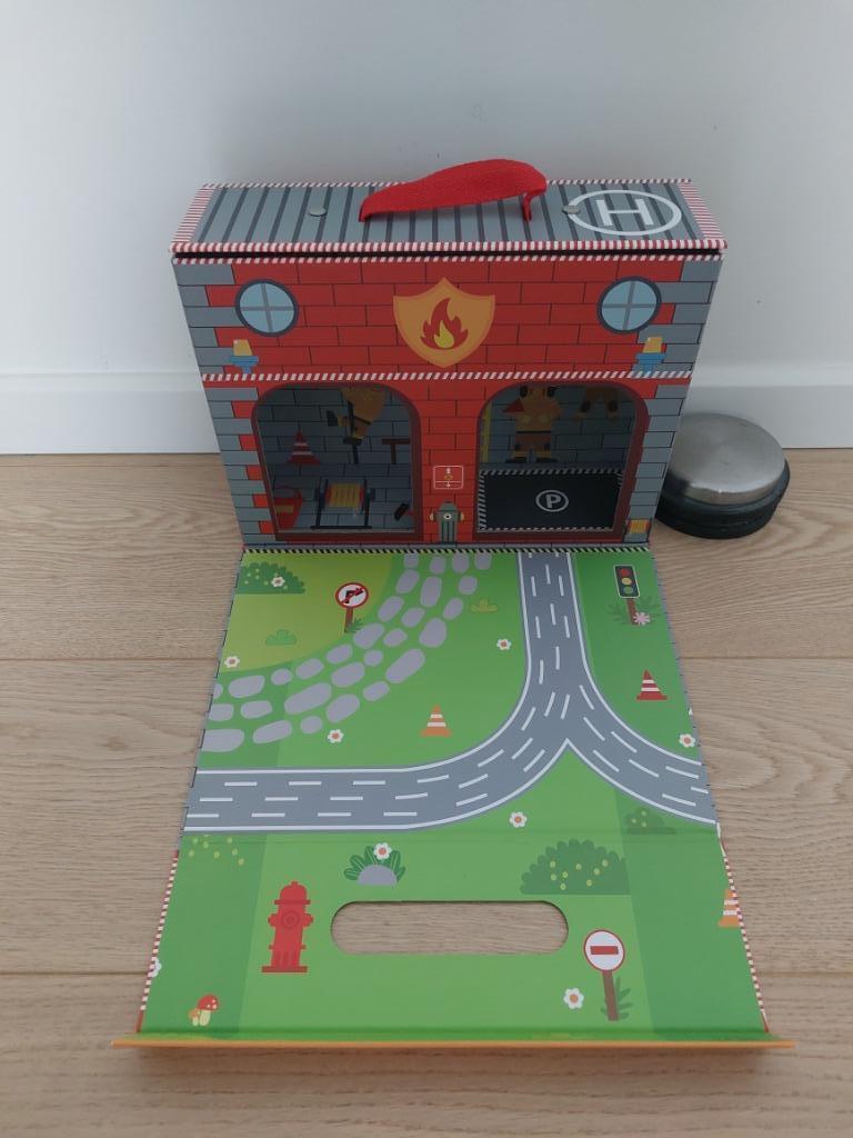 Caserne de pompiers, Enlèvement ou Envoi, Comme neuf