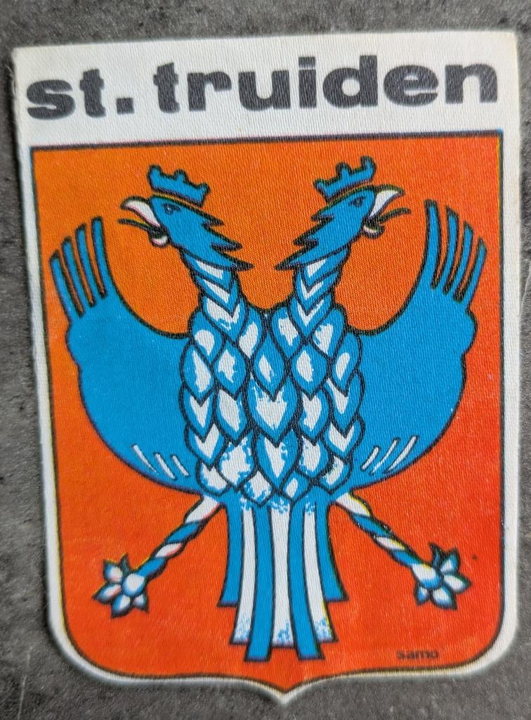 INSIGNE EMBLÈME DE FOOT  VELOURS DE ST-TROND 60 SAMO CHIPS, Enlèvement ou Envoi, Utilisé