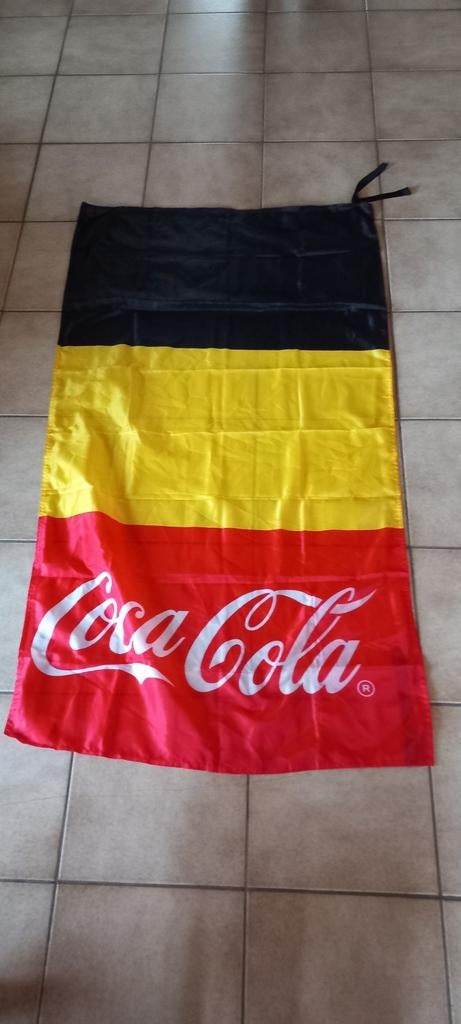 Belgische vlag, pruiken Rode Duivels en Hawaï kransen 2 stuk, Diversen, Ophalen of Verzenden, Nieuw