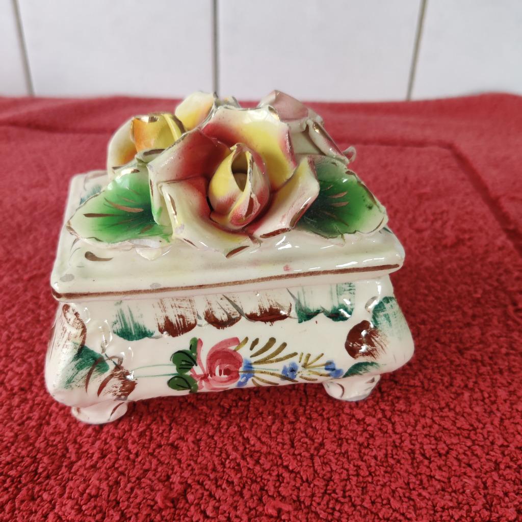 Decoratief doosje bloemen, Ophalen