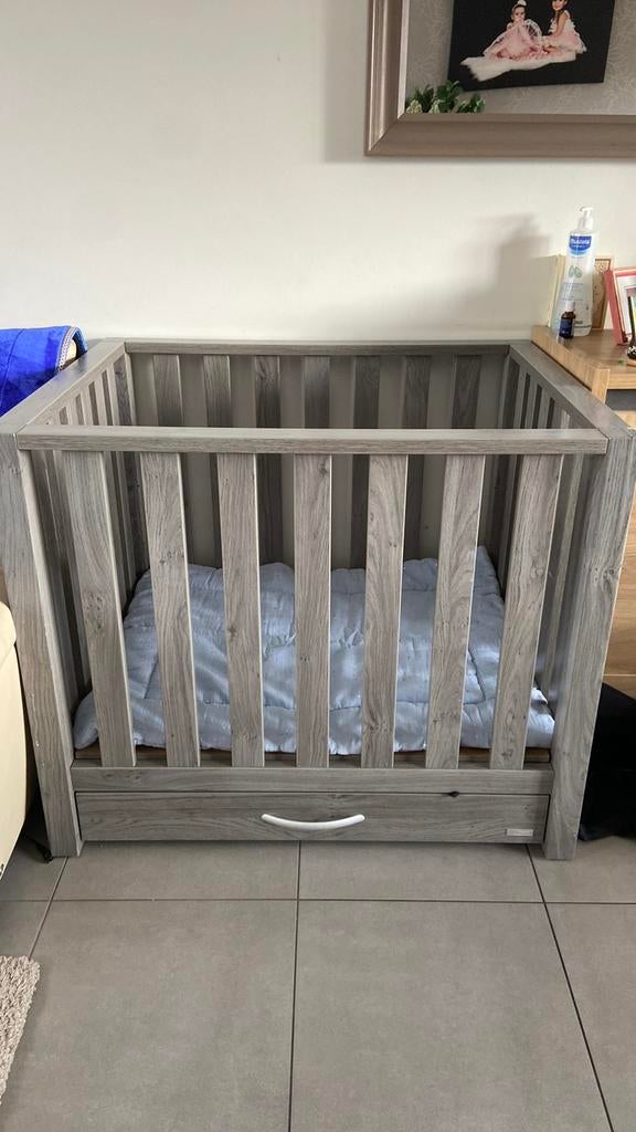 Box k n 3 standen nemen met matras en hoeslakkens, Enlèvement, Comme neuf