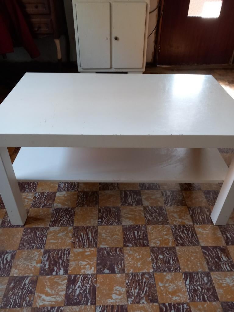 Knutseltafel met wat verfsporen, Ophalen