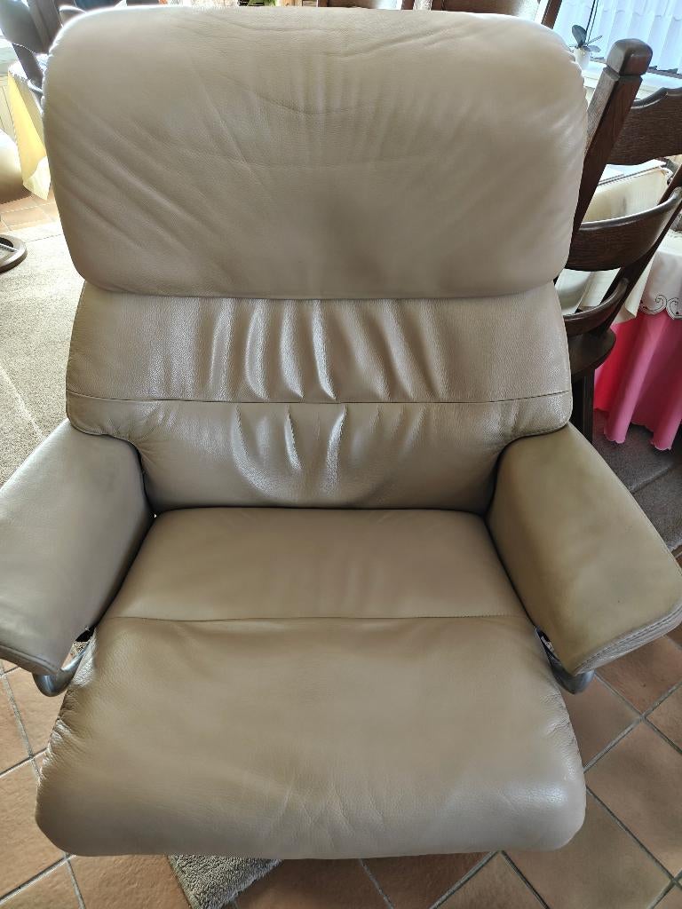 2 Stressless sofa's en voetbanken, Ophalen, Gebruikt, Leer