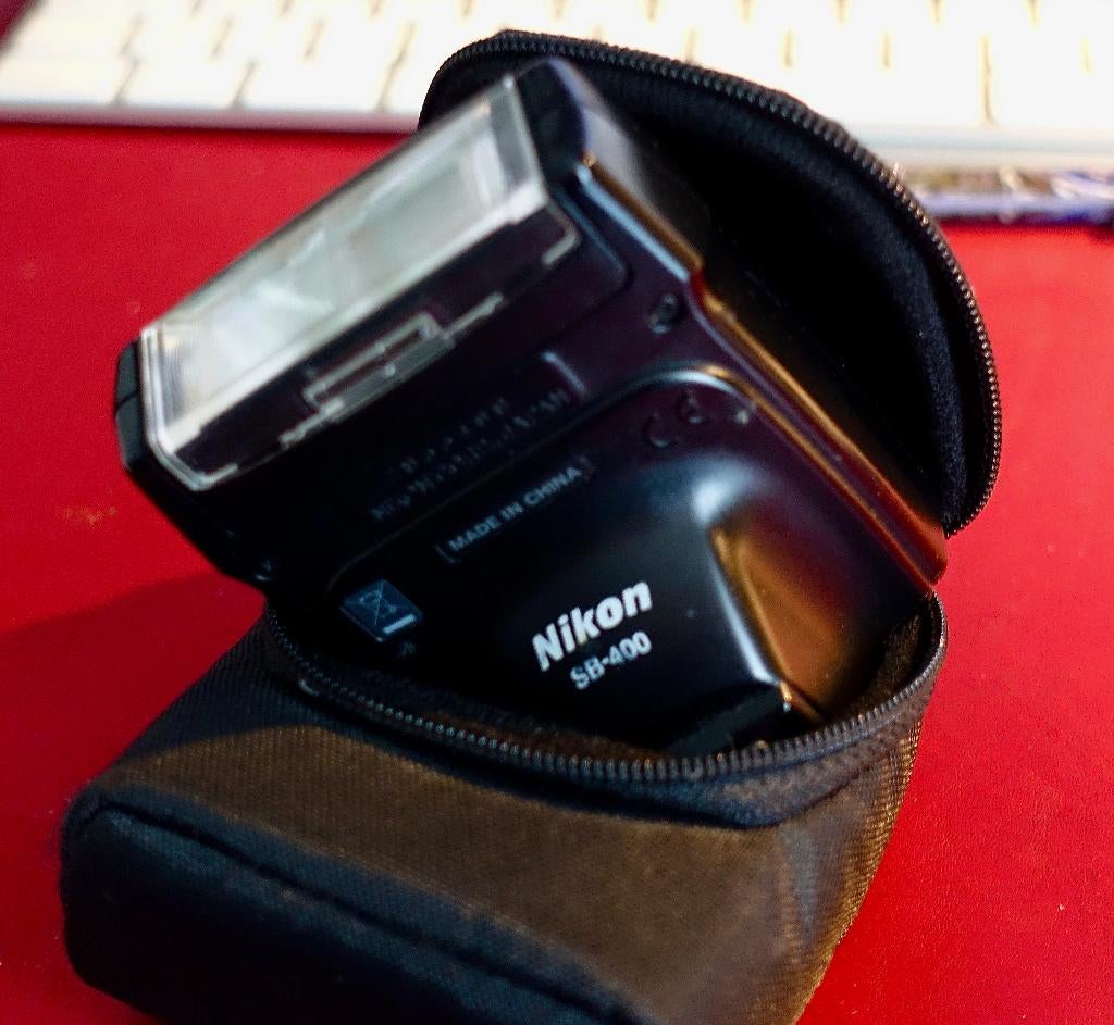 Flits Nikon SB-400 in berschermtasje,in goede staat 30€, Audio, Tv en Foto, Foto | Flitsers, Ophalen of Verzenden, Nikon