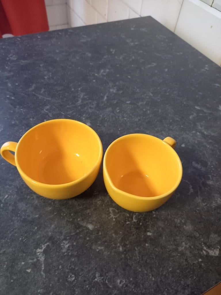 tasses et assiettes Lonely, Maison & Meubles, Enlèvement ou Envoi, Utilisé, Tasse(s) et/ou soucoupe(s)