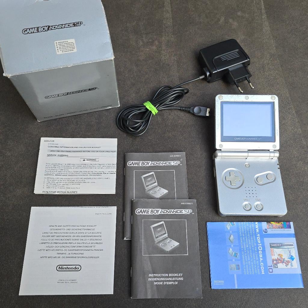 Zilver Gameboy Advance SP met Box, Games en Spelcomputers, Spelcomputers | Nintendo Game Boy, Ophalen of Verzenden, Gebruikt, Game Boy Advance SP