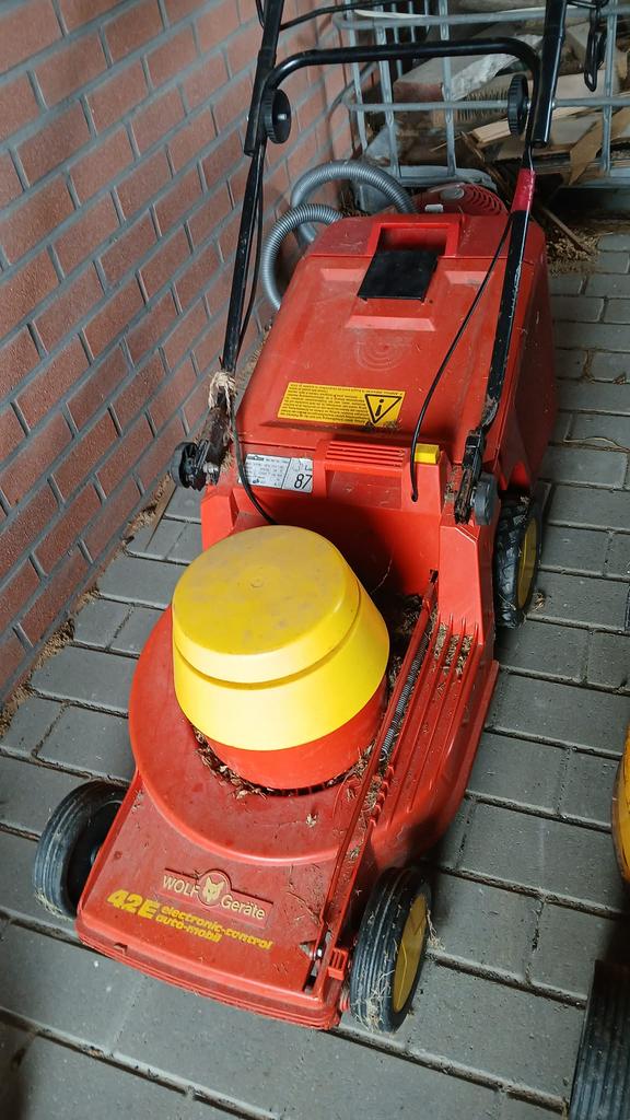 2 grasmachines, Jardin & Terrasse, Tondeuses à gazon, Tondeuse rotative, Démarrage électrique, 40 à 49 cm, Enlèvement