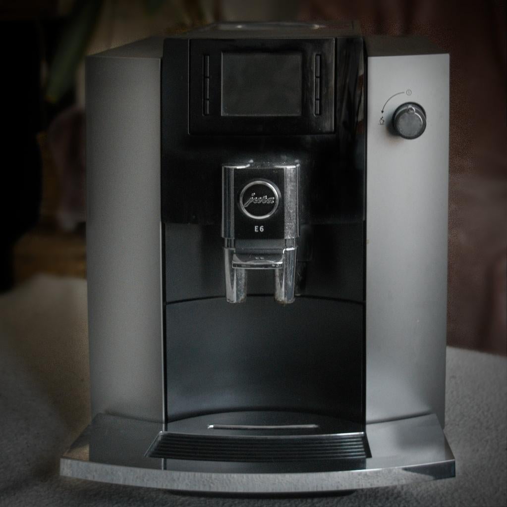 Jura E6 Platinum espresso- en koffieautomaat, Machine à espresso, Réservoir d'eau amovible, Café en grains, 2 à 4 tasses