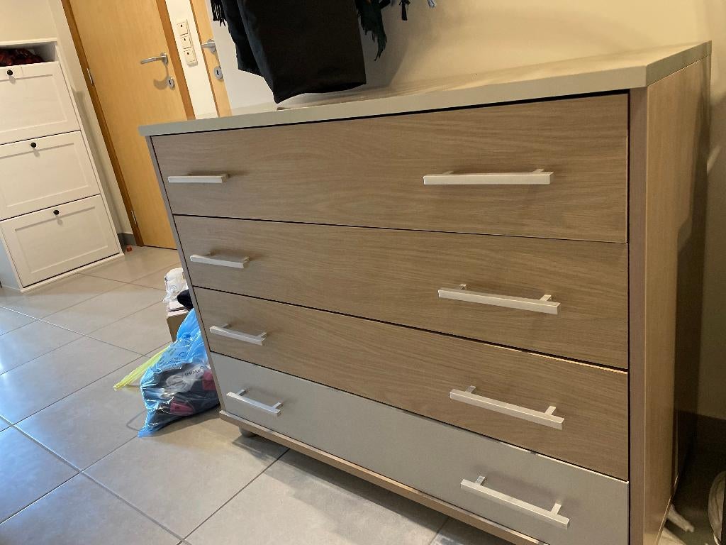 Commode 2 tables de nuit assorties + miroir,, Maison & Meubles, 3 ou 4 tiroirs, 25 à 50 cm, Comme neuf, Enlèvement