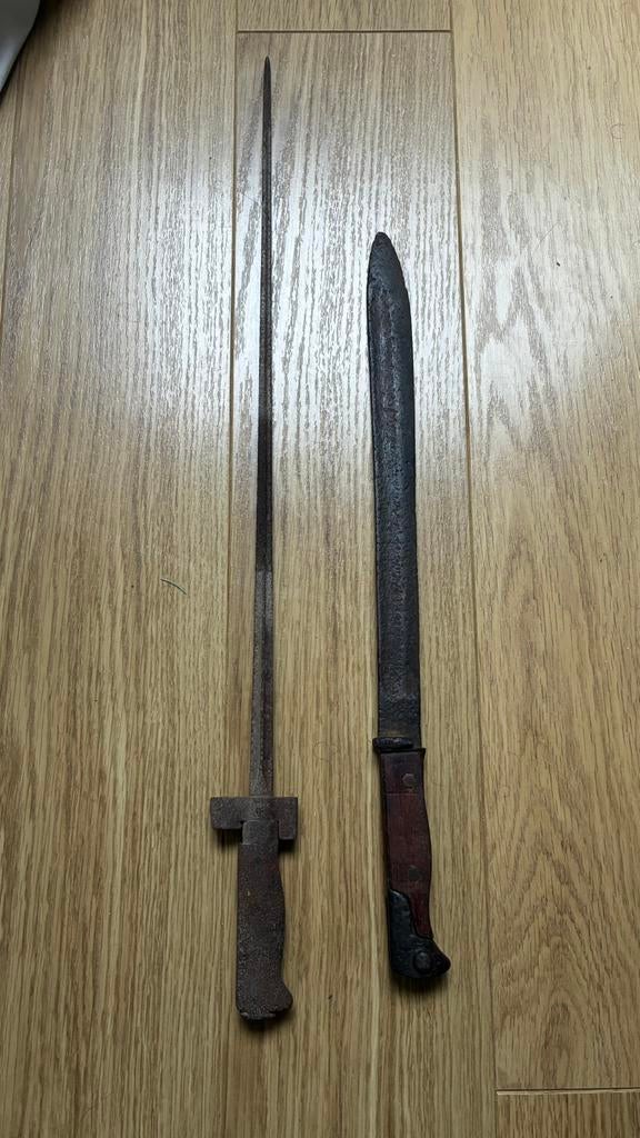 Set van 2 bajonetten uit de Eerste Wereldoorlog, Ophalen of Verzenden, Landmacht, Mes of Dolk