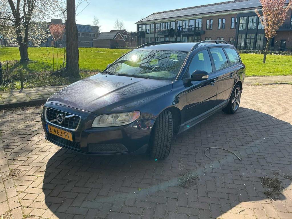 Volvo V70 2.5T Momentum Voiture de tourisme 2010, Autos, Volvo, Achat, Entreprise, V70, Break