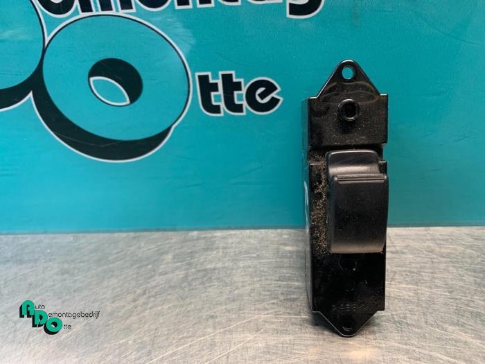 Commutateur vitre électrique d'un Mitsubishi Lancer (Lancer, -, 3 mois de garantie, Utilisé, Mitsubishi