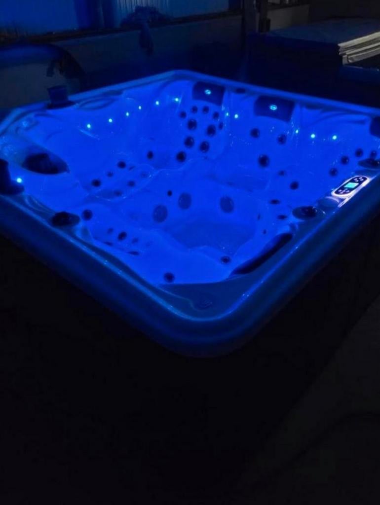 Jacuzzi -  Spa Balboa Grand Majestic - 240X240, Envoi, Chauffage