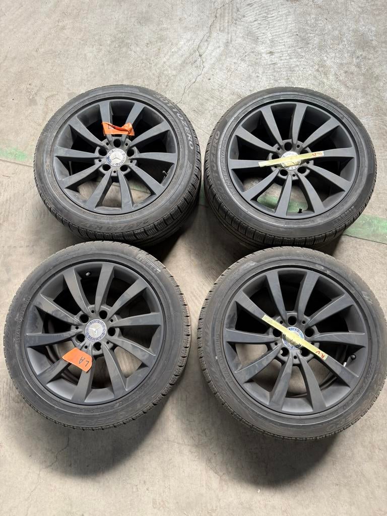 Pneus et jantes d'hiver Mercedes Pirelli, Autos : Pièces & Accessoires, Pneus & Jantes, Pneus hiver, Véhicule utilitaire, Pneu(s)