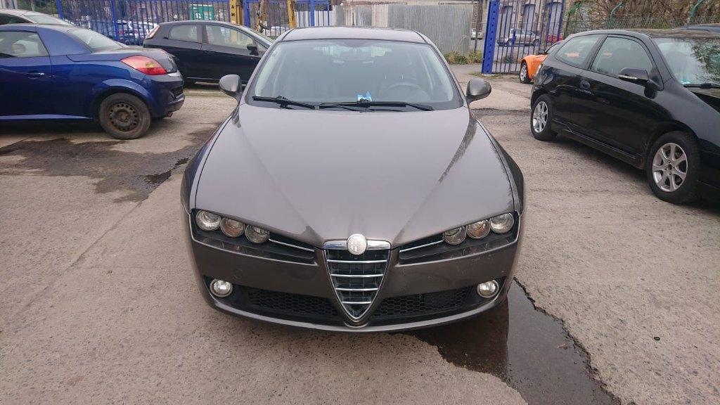 Alfa Romeo 159 diesel 2007 196000km bt auto clim GARANTIE, Auto's, Bruin, Parkeersensor, Leder, Bedrijf